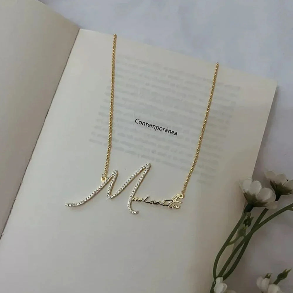 Personalisiertes Namenshalsband "Golden Grace"