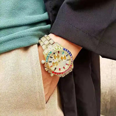 Iced Out Quarzuhr – Statement-Piece in Gold