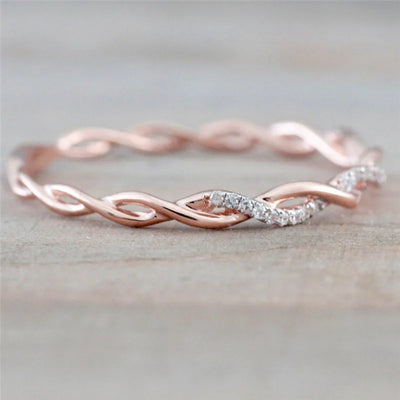 Eleganter Geflochtener Zirkonia-Ring