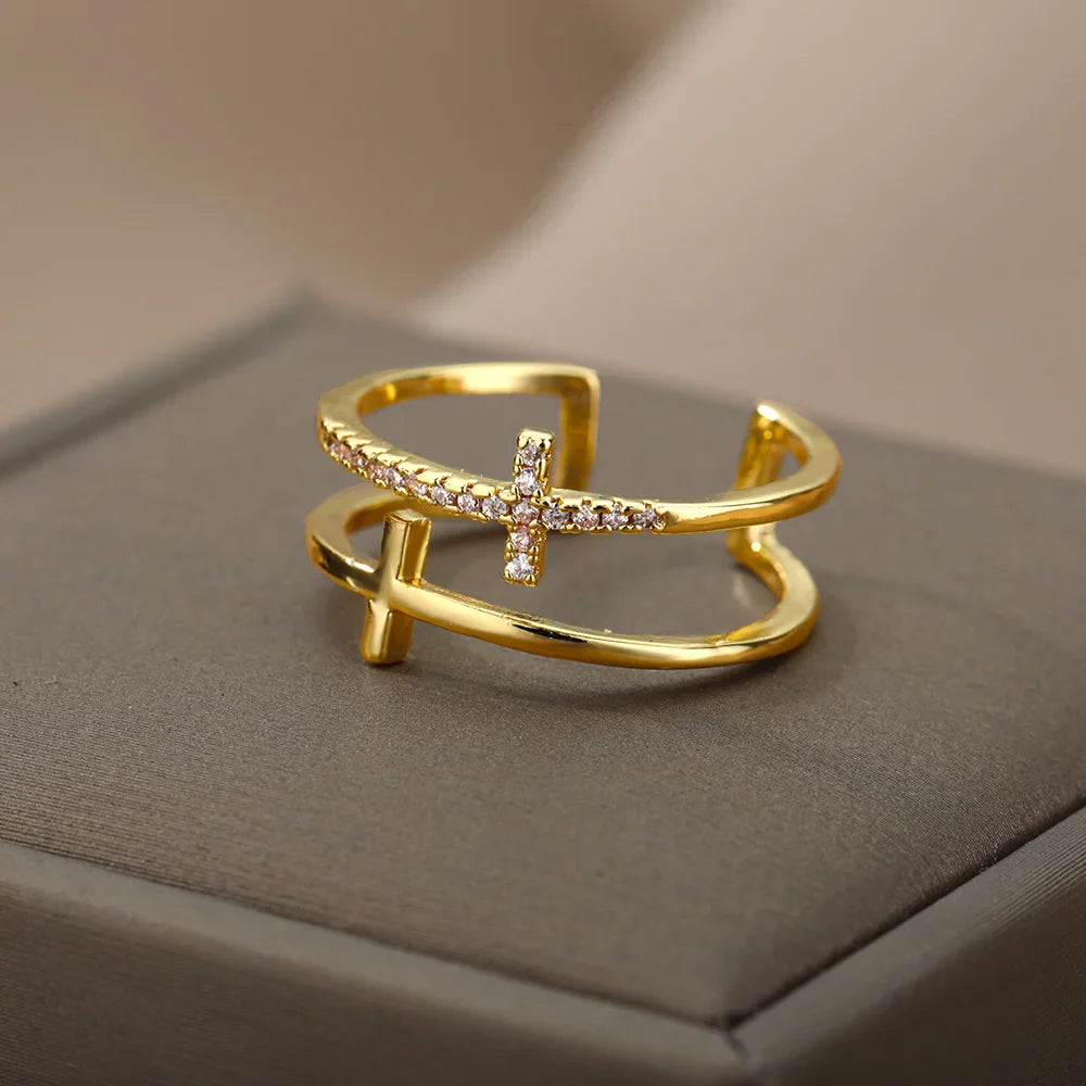 Goldener Statement-Ring – Organisches Design mit modernem Touch