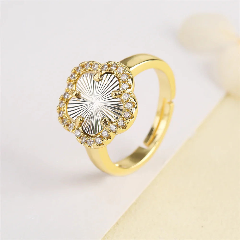 Blumenförmiger Einstellbarer Ring mit Emaille-Inlay und Zirkonia